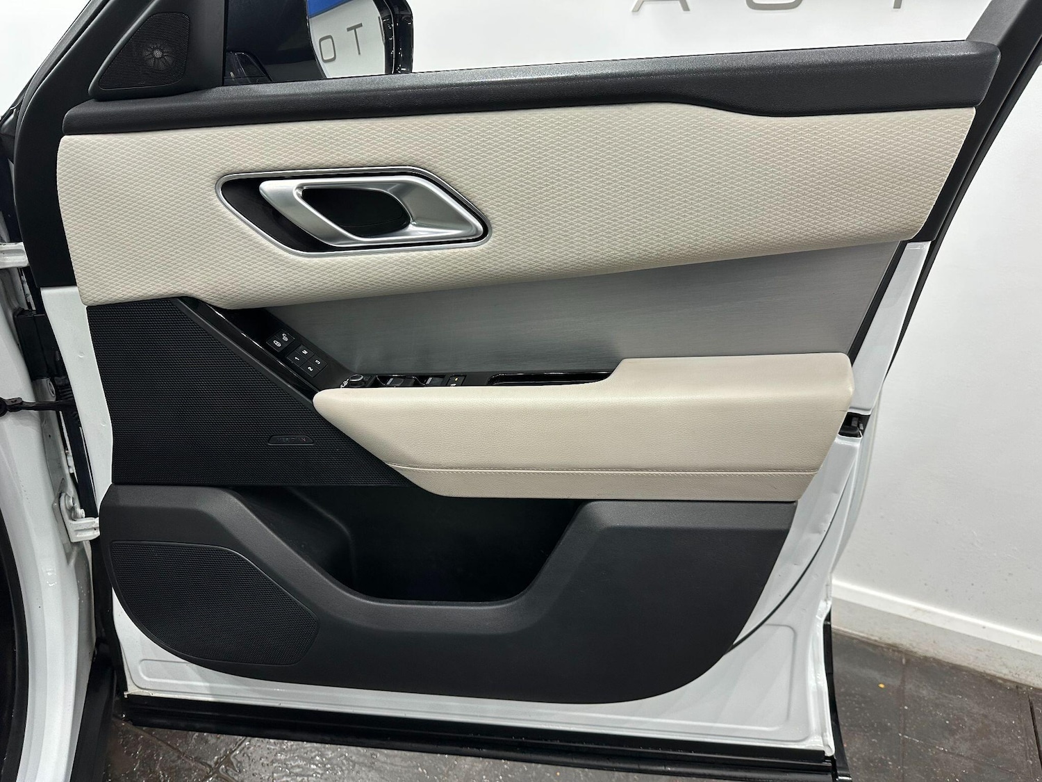 Used Land Rover Range Rover Velar 2019 for sale - 76976680: Photo 30