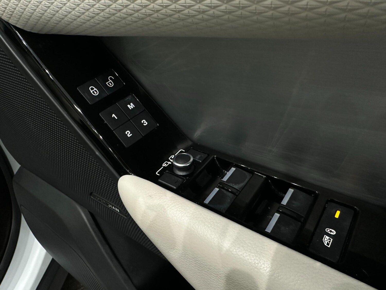 Used Land Rover Range Rover Velar 2019 for sale - 76976680: Photo 31