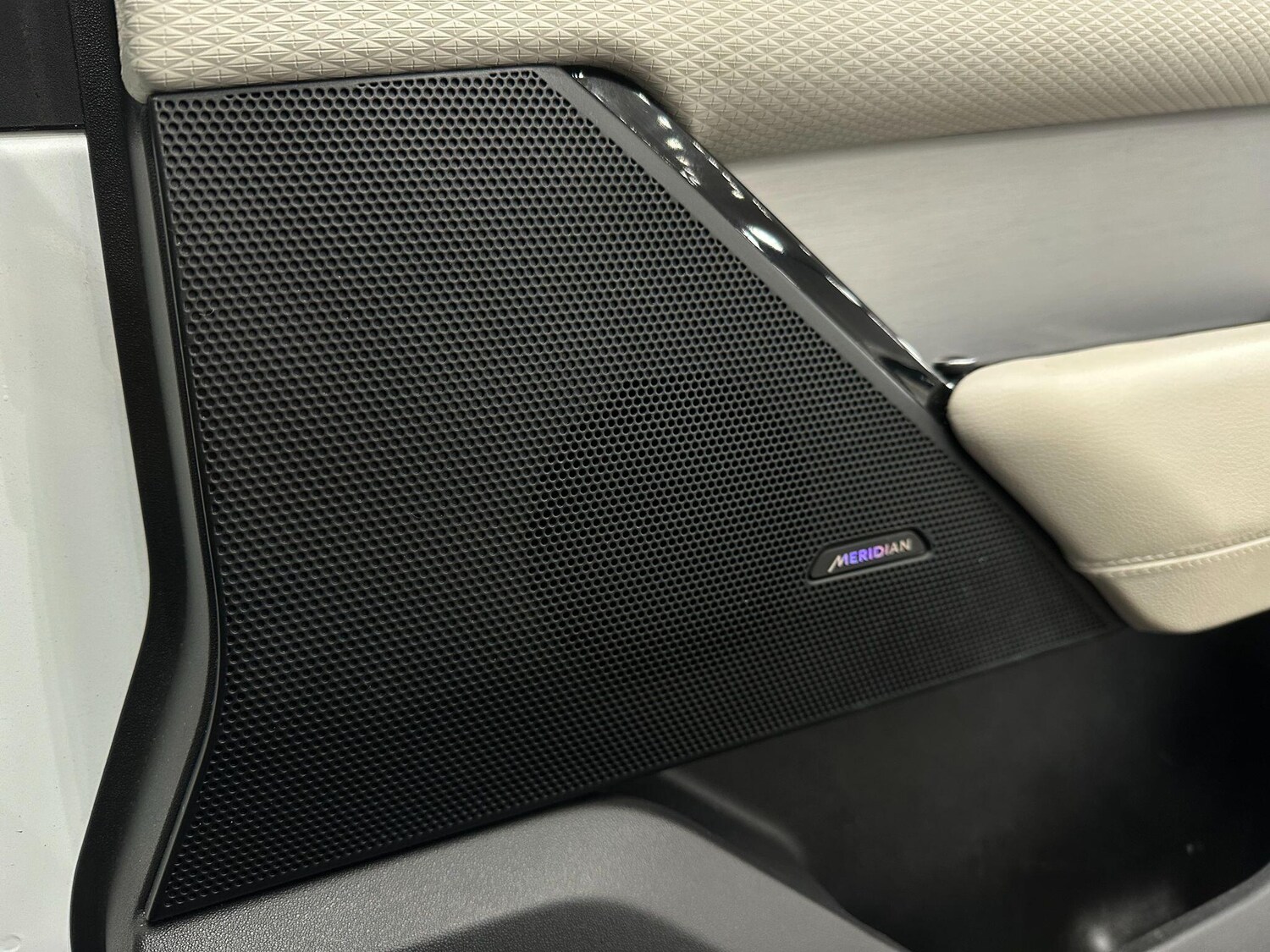 Used Land Rover Range Rover Velar 2019 for sale - 76976680: Photo 32