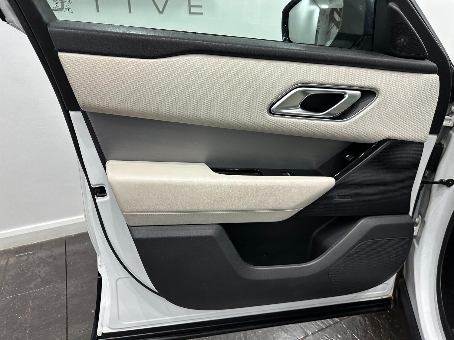Used Land Rover Range Rover Velar 2019 for sale - 76976680: Photo 51
