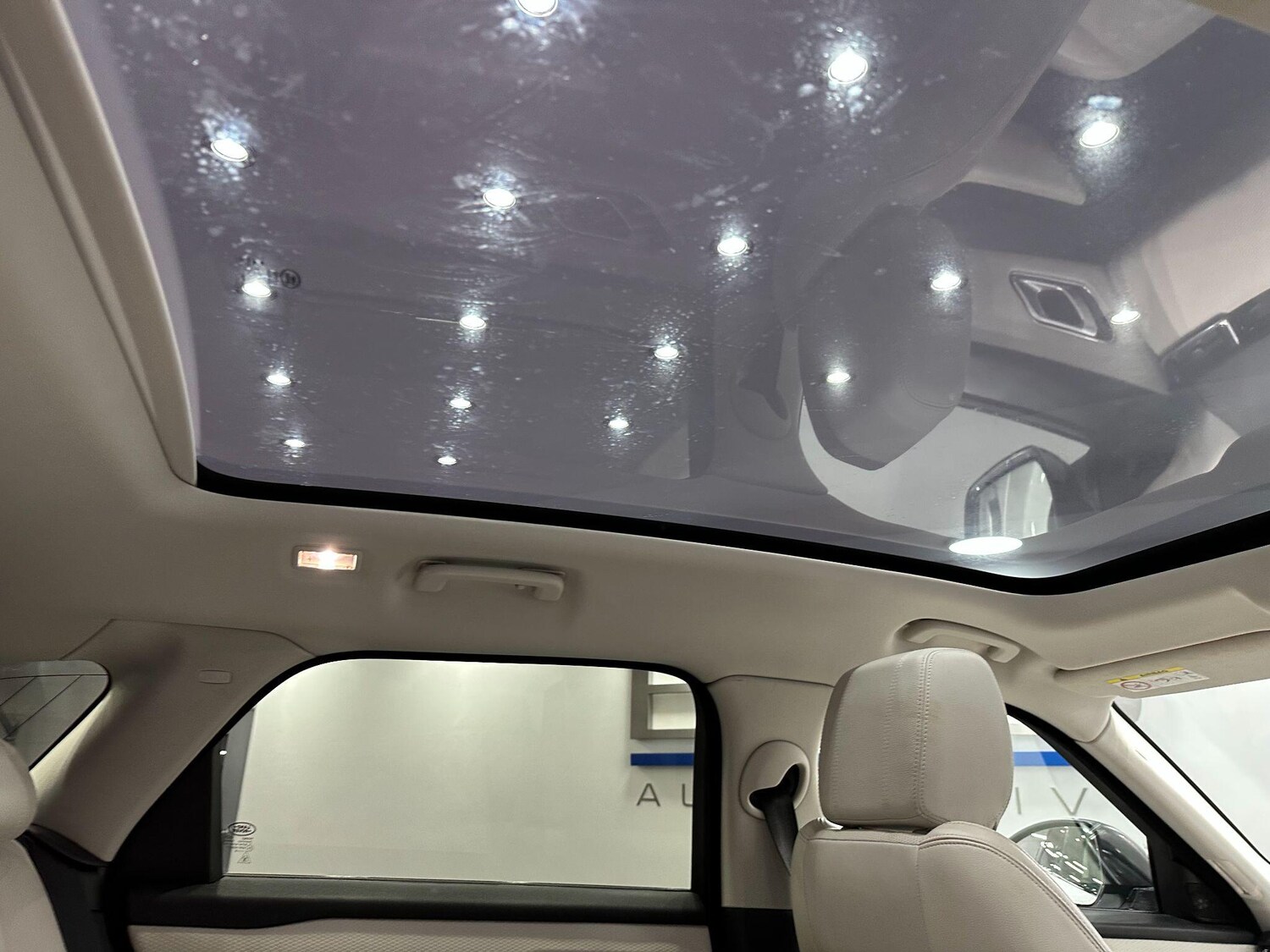 Used Land Rover Range Rover Velar 2019 for sale - 76976680: Photo 59