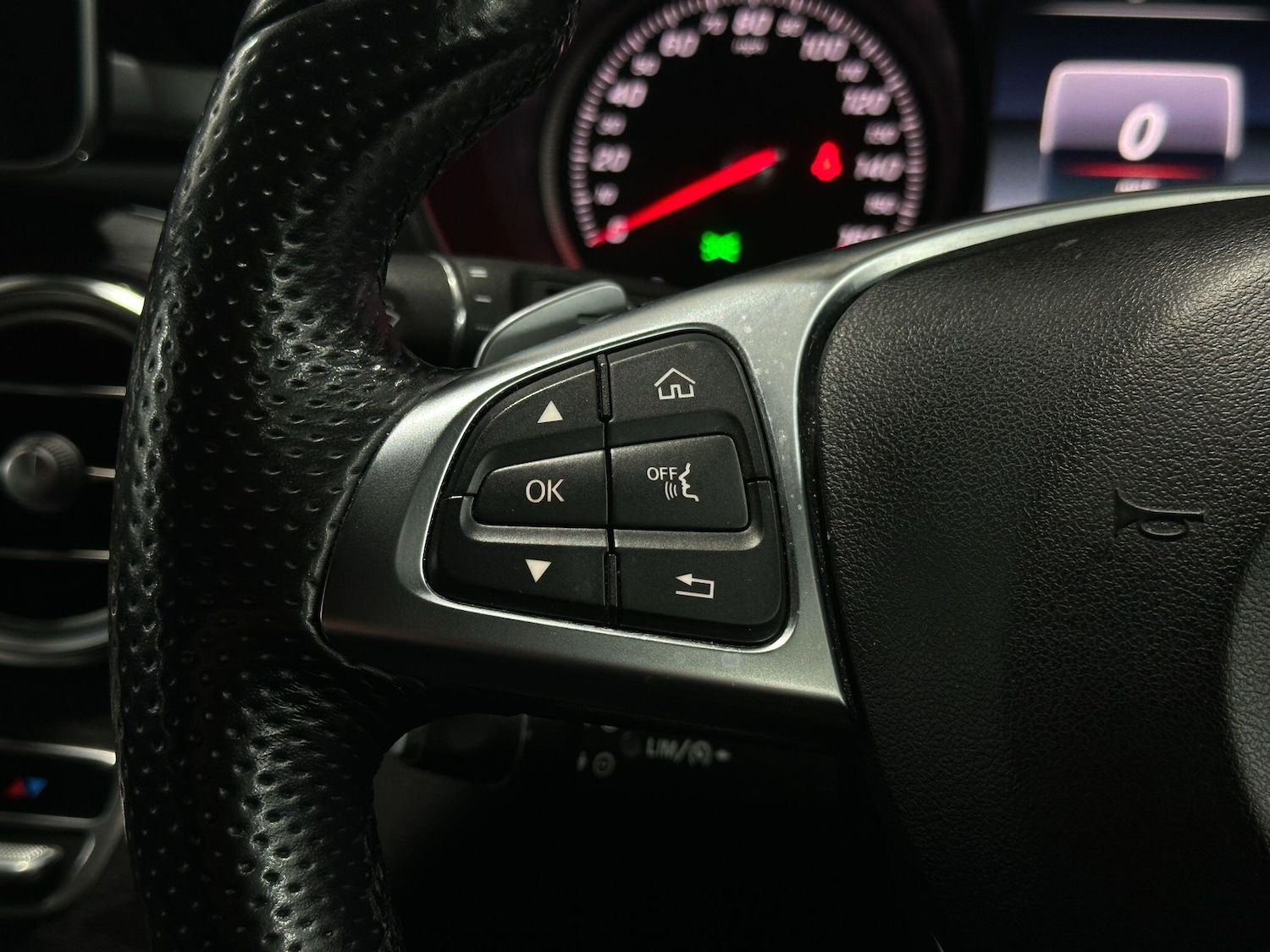 Used Mercedes-Benz GLC 2018 for sale - 76898297: Photo 44