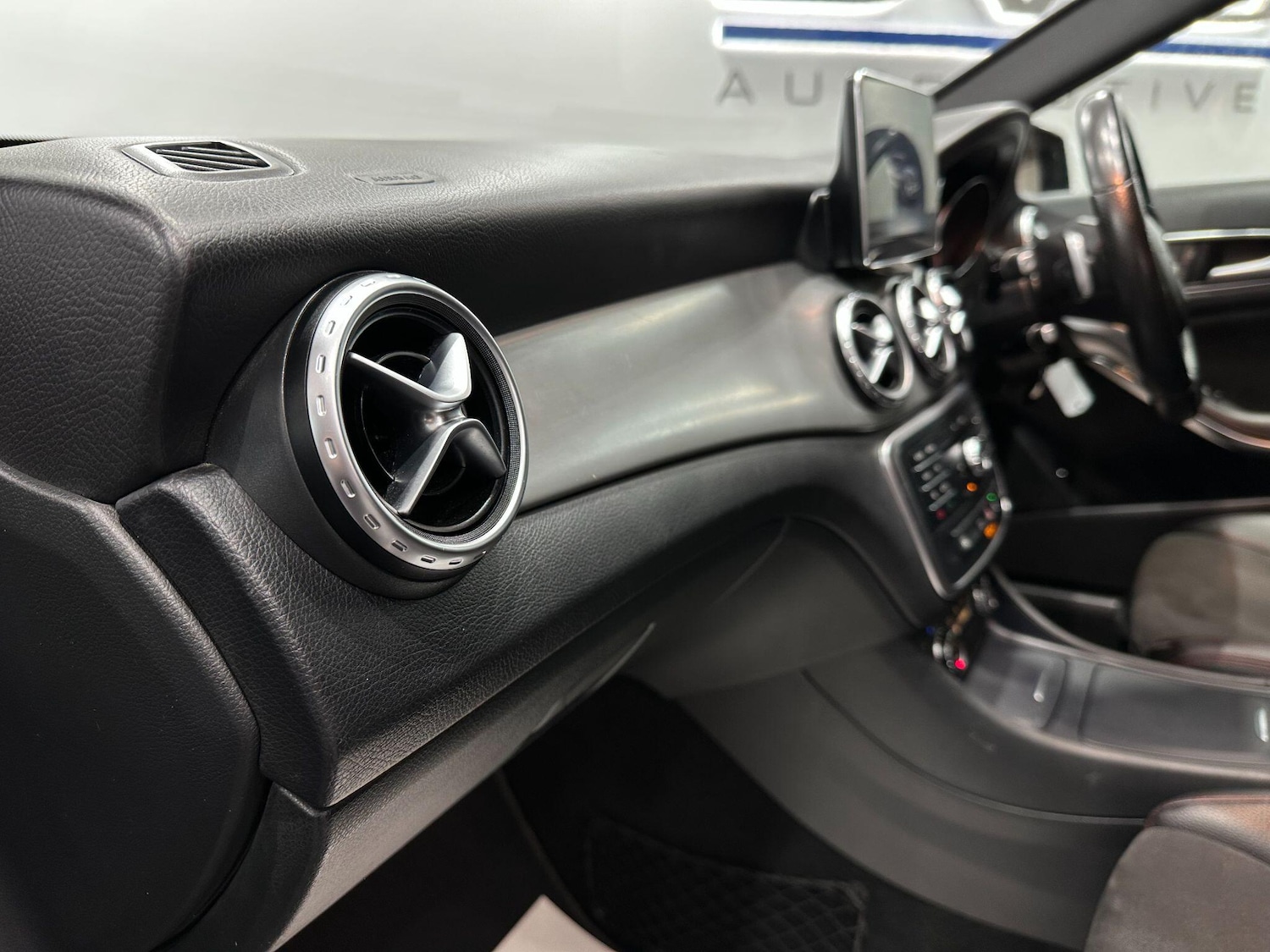 Used Mercedes-Benz GLA 2016 for sale - 76592000: Photo 60