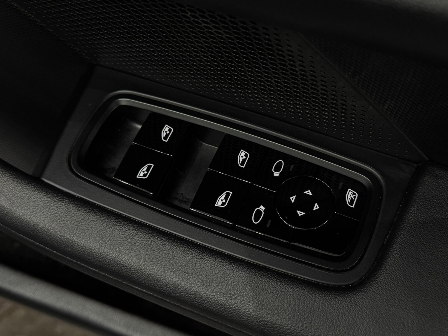 Used Porsche Taycan 2020 for sale - 78135576: Photo 37