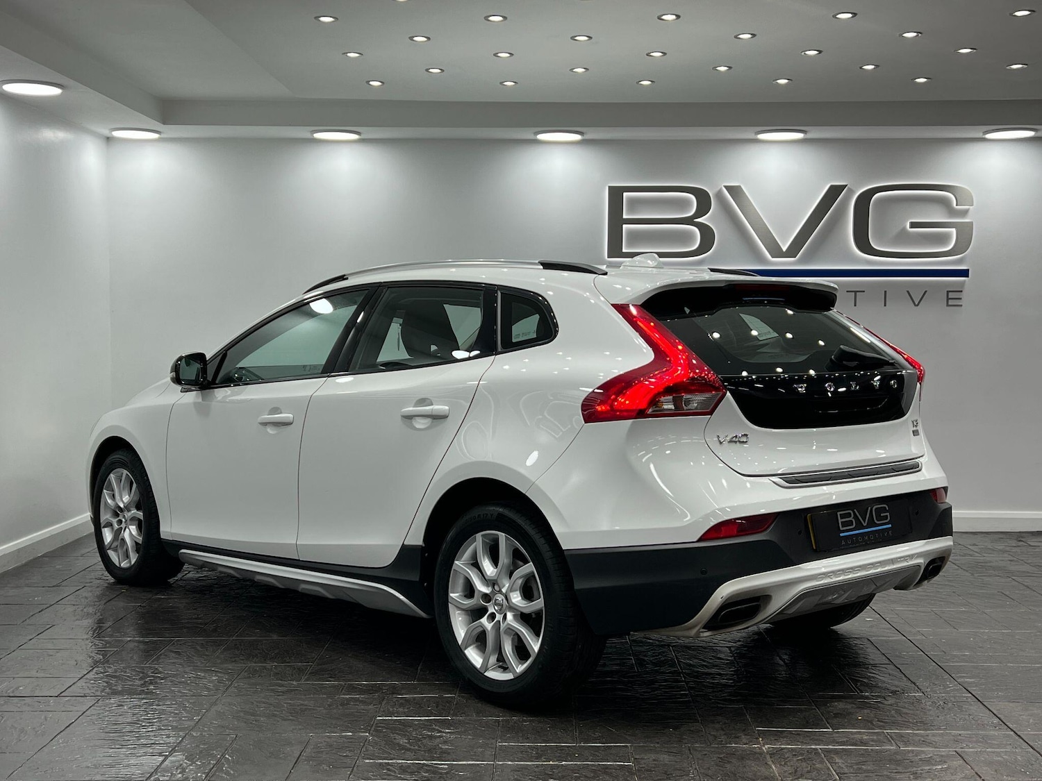 Used Volvo V40 2017 for sale - 76136957: Photo 10