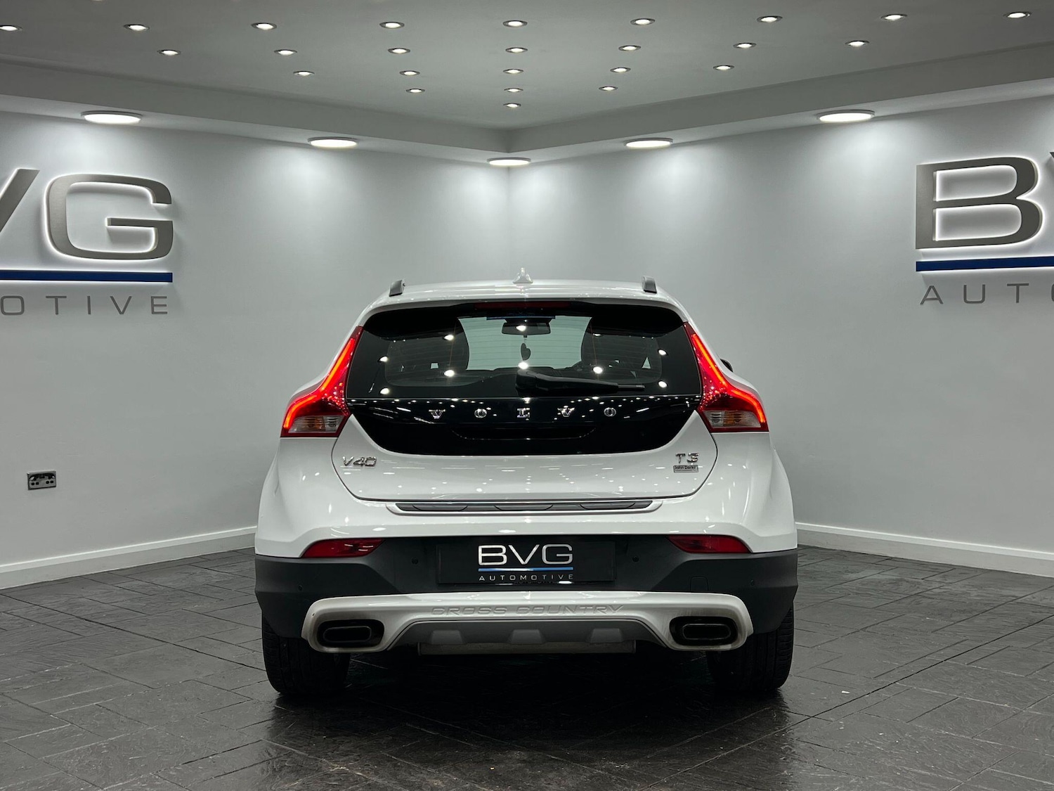 Used Volvo V40 2017 for sale - 76136957: Photo 11