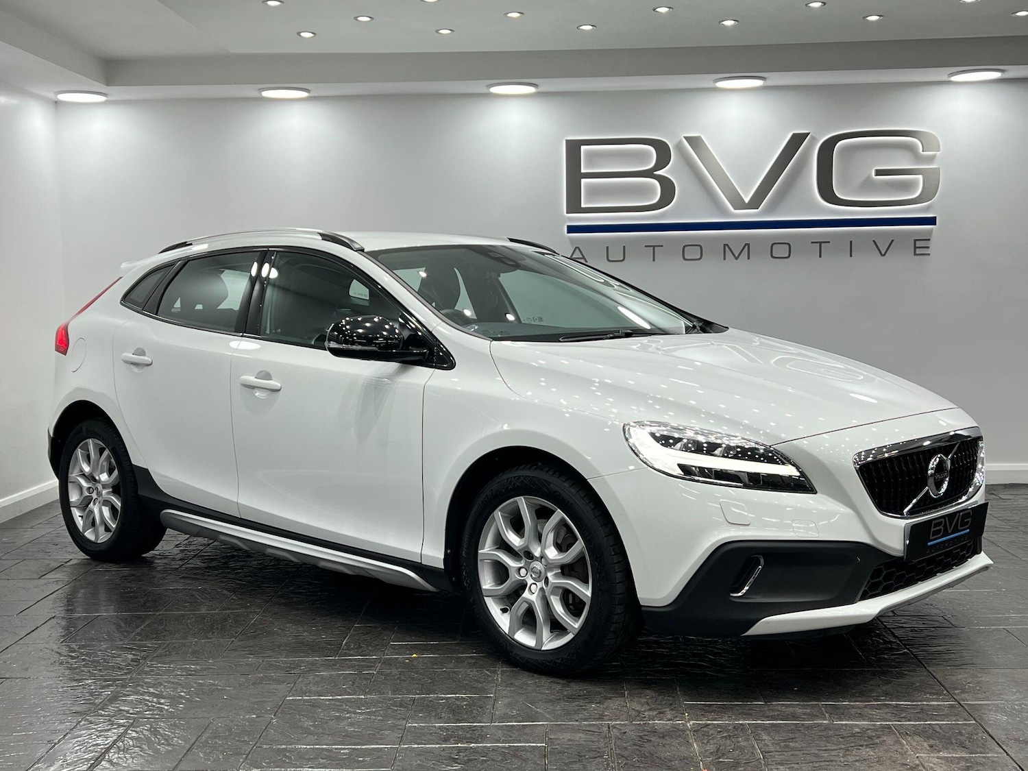 Used Volvo V40 2017 for sale - 76136957: Photo 4