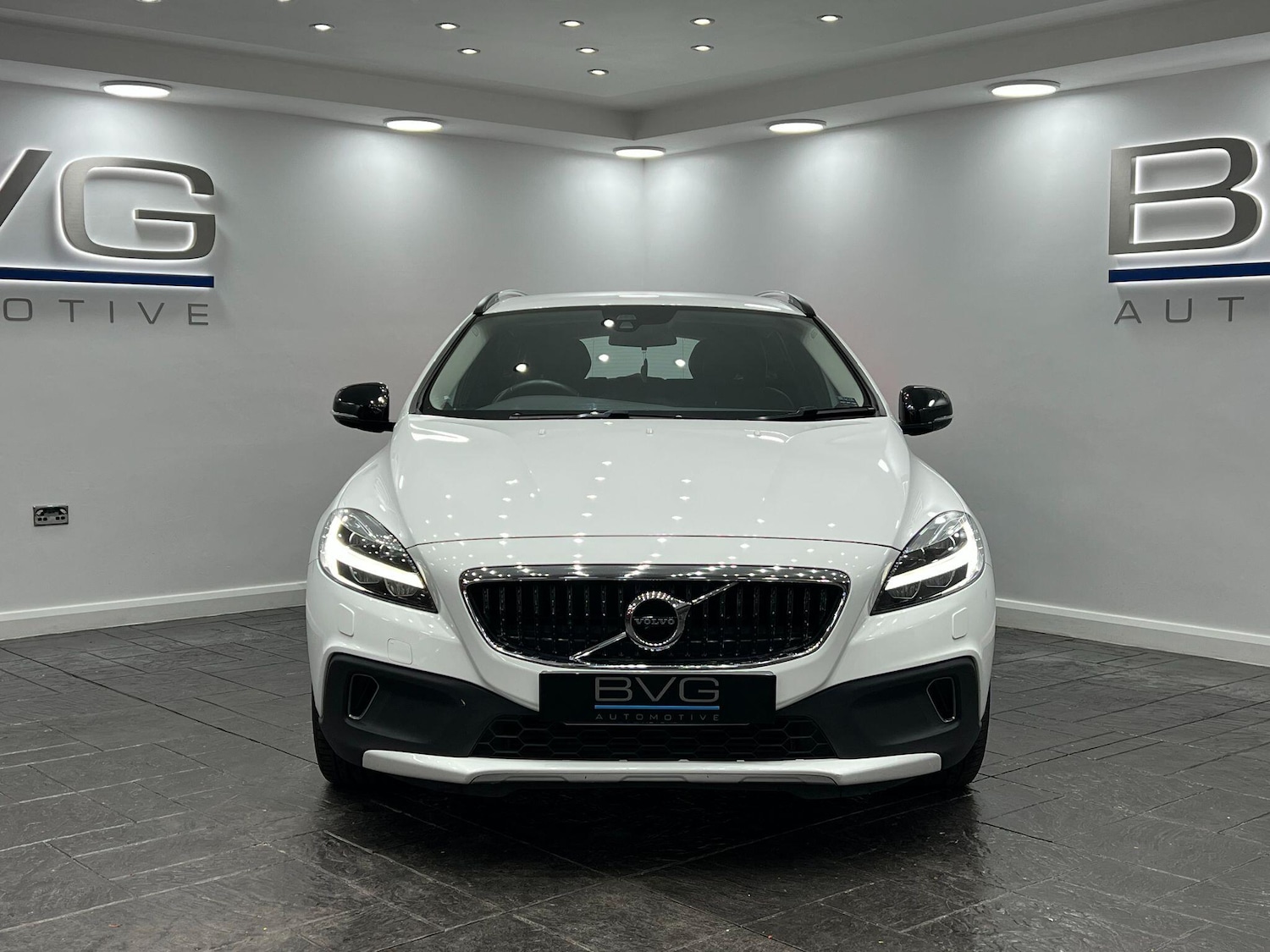 Used Volvo V40 2017 for sale - 76136957: Photo 5