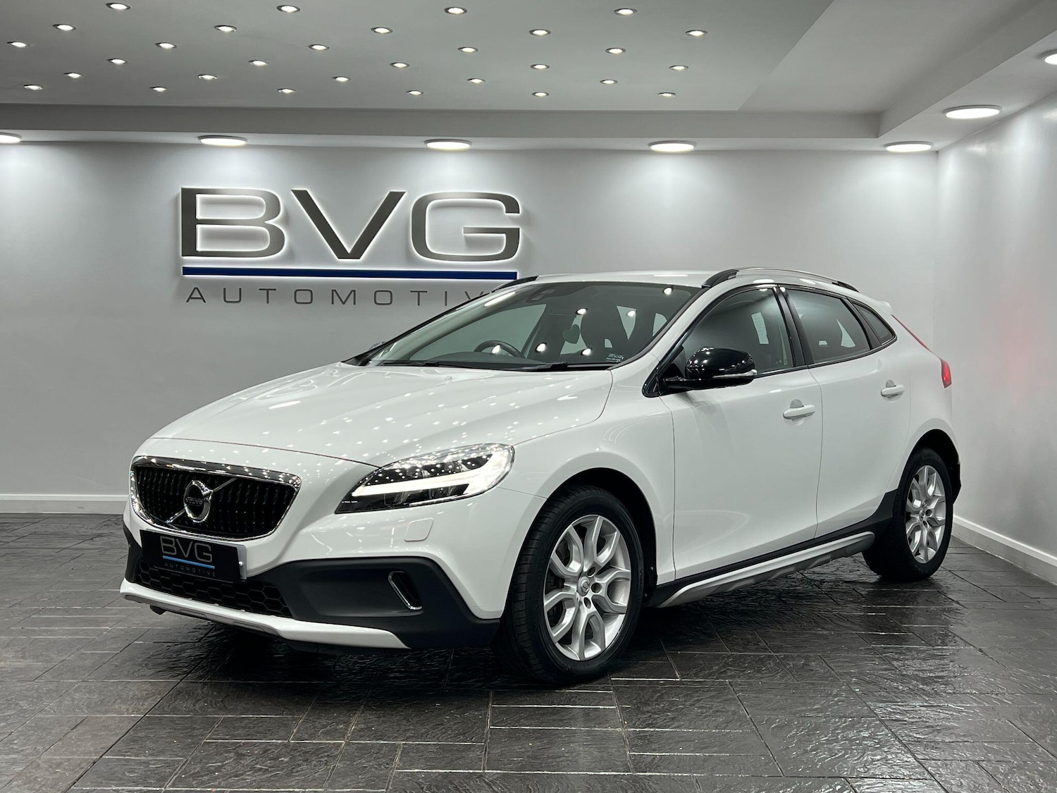 Used Volvo V40 2017 for sale - 76136957: Photo 6
