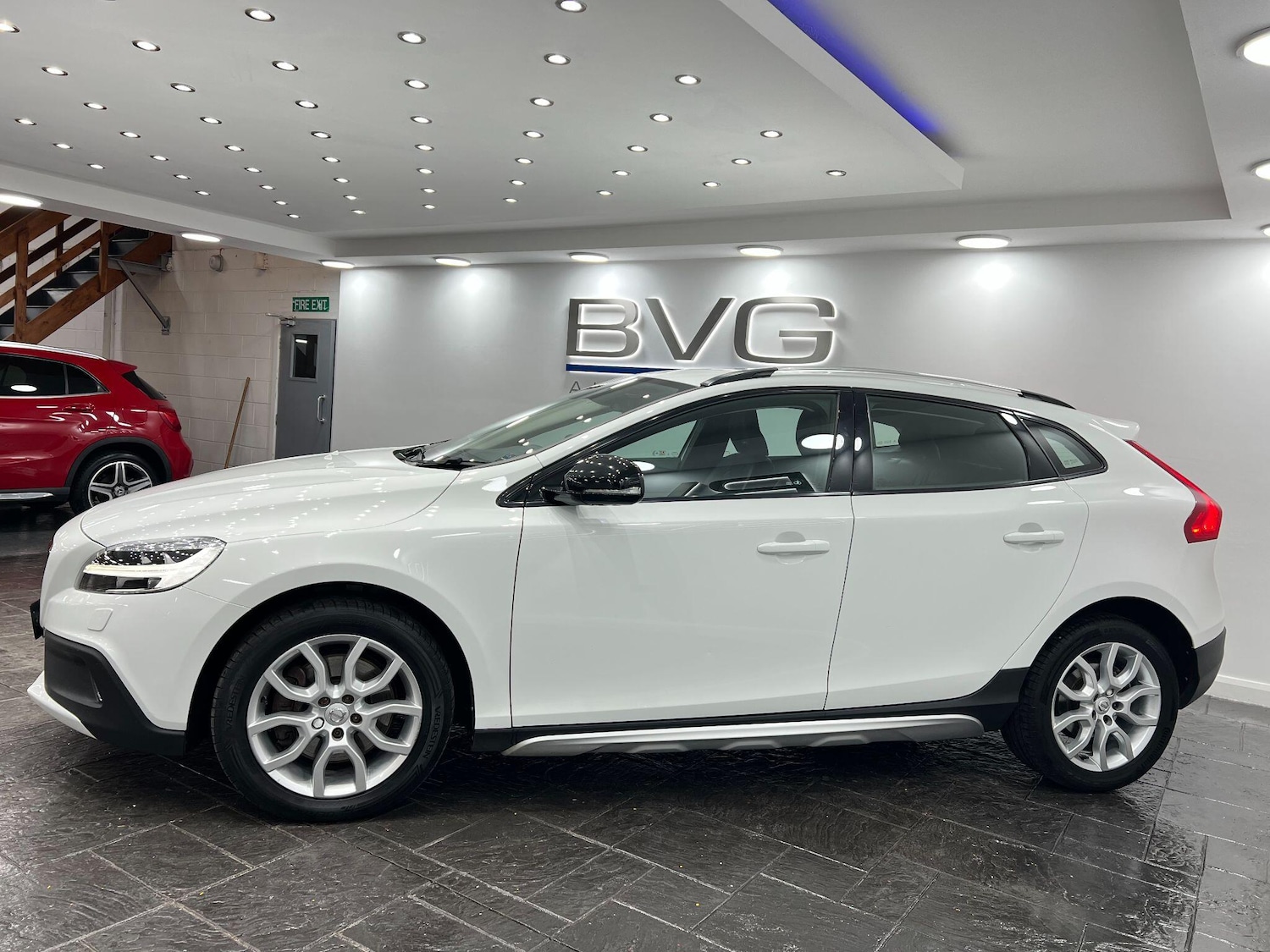 Used Volvo V40 2017 for sale - 76136957: Photo 8