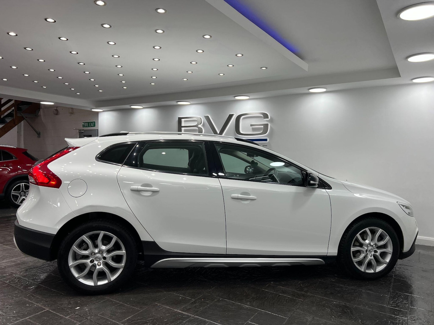 Used Volvo V40 2017 for sale - 76136957: Photo 9