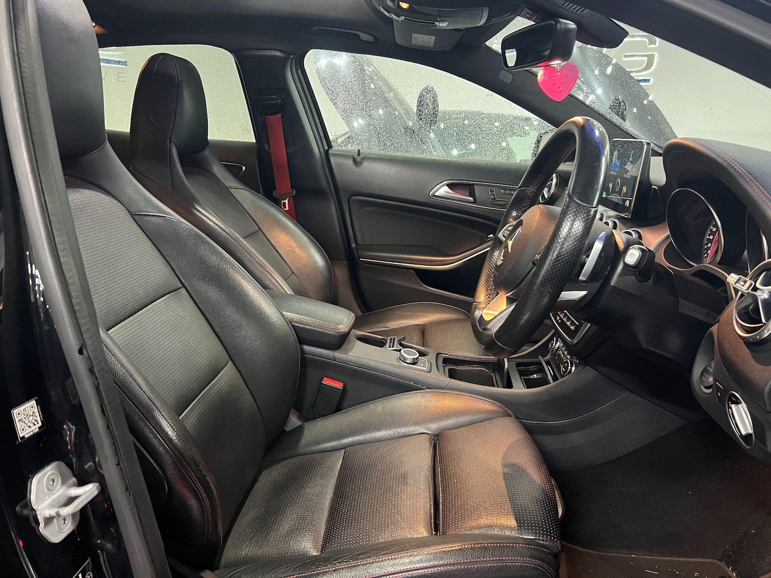 Used Mercedes-Benz GLA 2015 for sale - 76561604: Photo 3