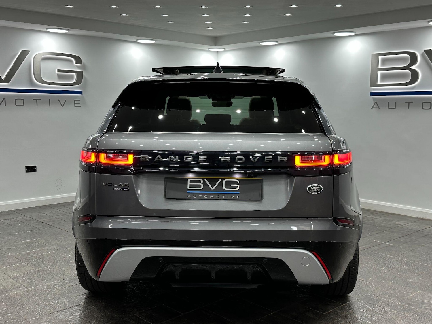 Used Land Rover Range Rover Velar 2017 for sale - 76657863: Photo 11