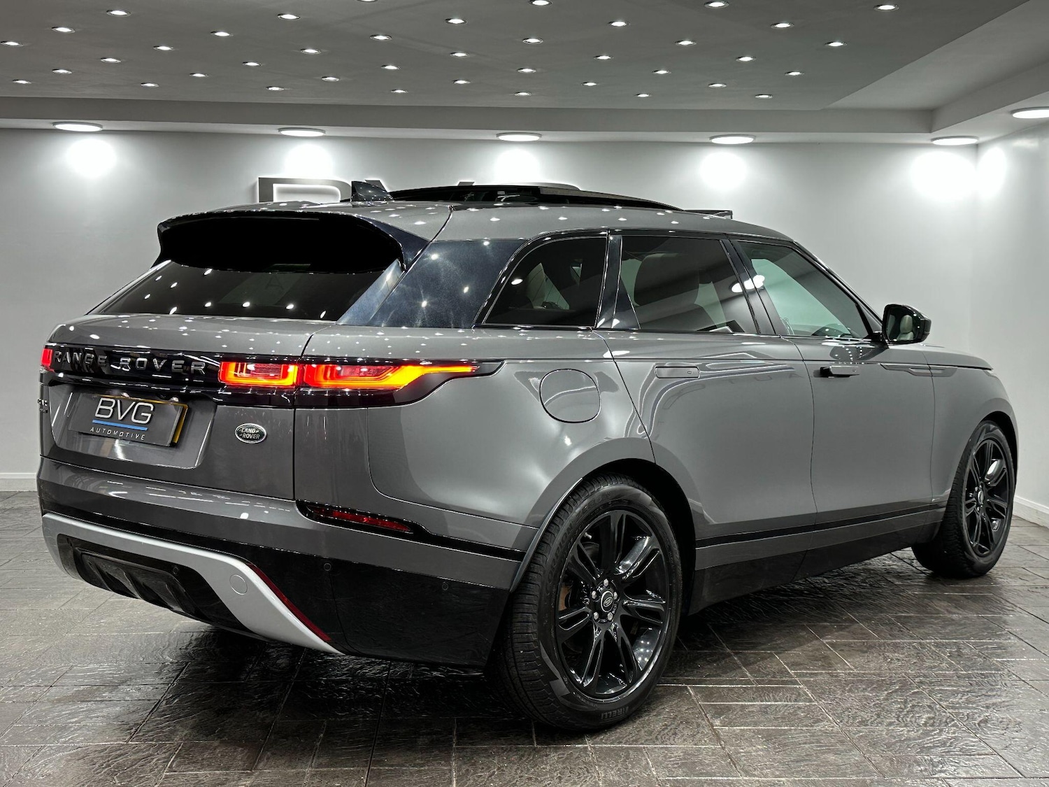 Used Land Rover Range Rover Velar 2017 for sale - 76657863: Photo 12