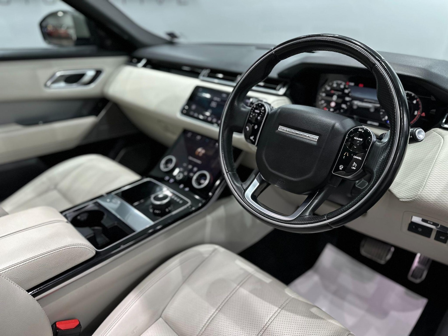 Used Land Rover Range Rover Velar 2017 for sale - 76657863: Photo 24