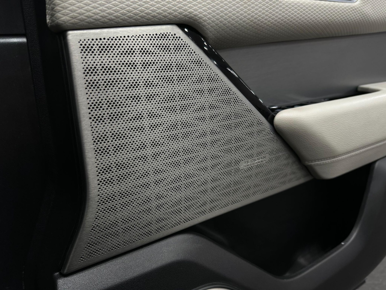 Used Land Rover Range Rover Velar 2017 for sale - 76657863: Photo 33