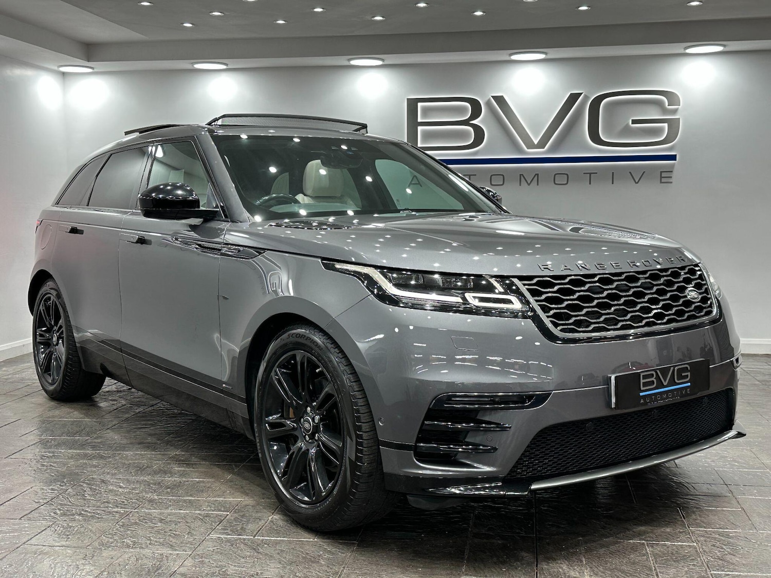 Used Land Rover Range Rover Velar 2017 for sale - 76657863: Photo 4