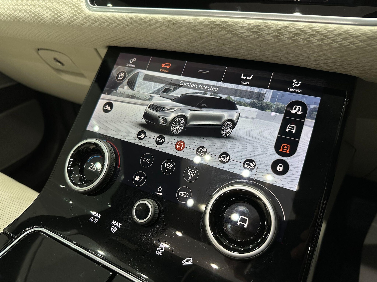 Used Land Rover Range Rover Velar 2017 for sale - 76657863: Photo 41