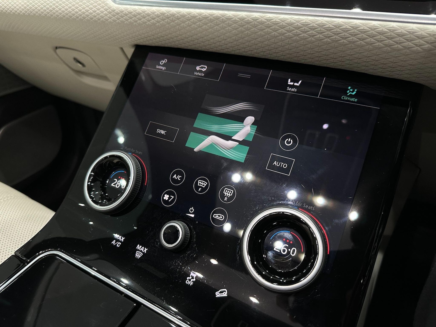 Used Land Rover Range Rover Velar 2017 for sale - 76657863: Photo 43