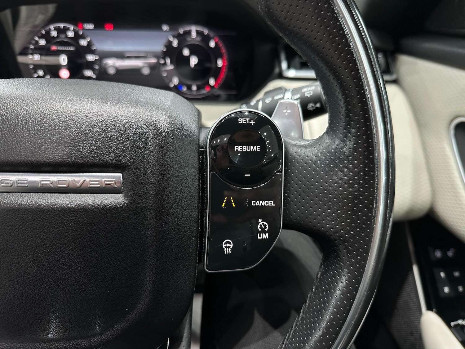 Used Land Rover Range Rover Velar 2017 for sale - 76657863: Photo 48