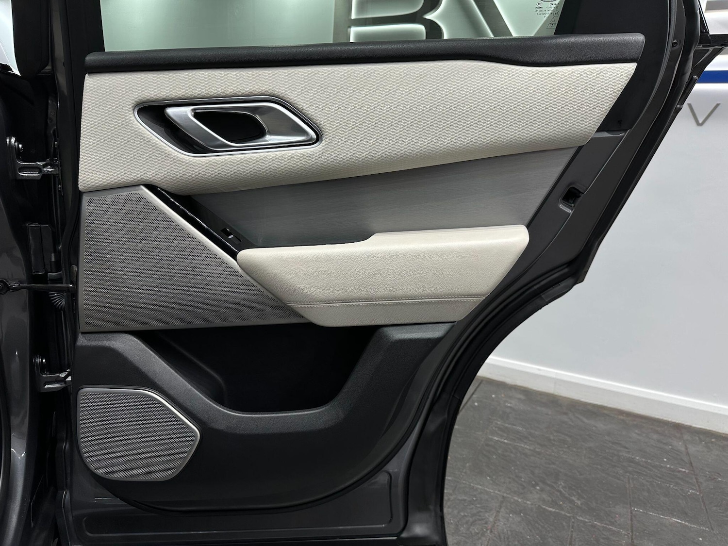 Used Land Rover Range Rover Velar 2017 for sale - 76657863: Photo 51