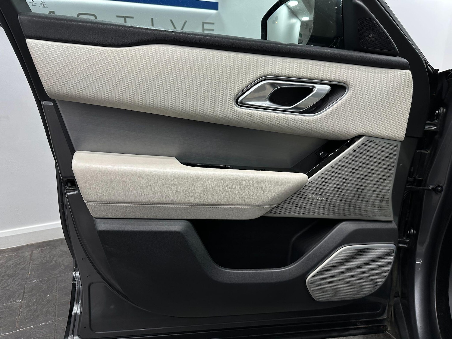 Used Land Rover Range Rover Velar 2017 for sale - 76657863: Photo 58