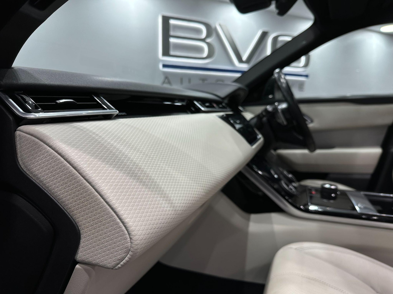 Used Land Rover Range Rover Velar 2017 for sale - 76657863: Photo 59