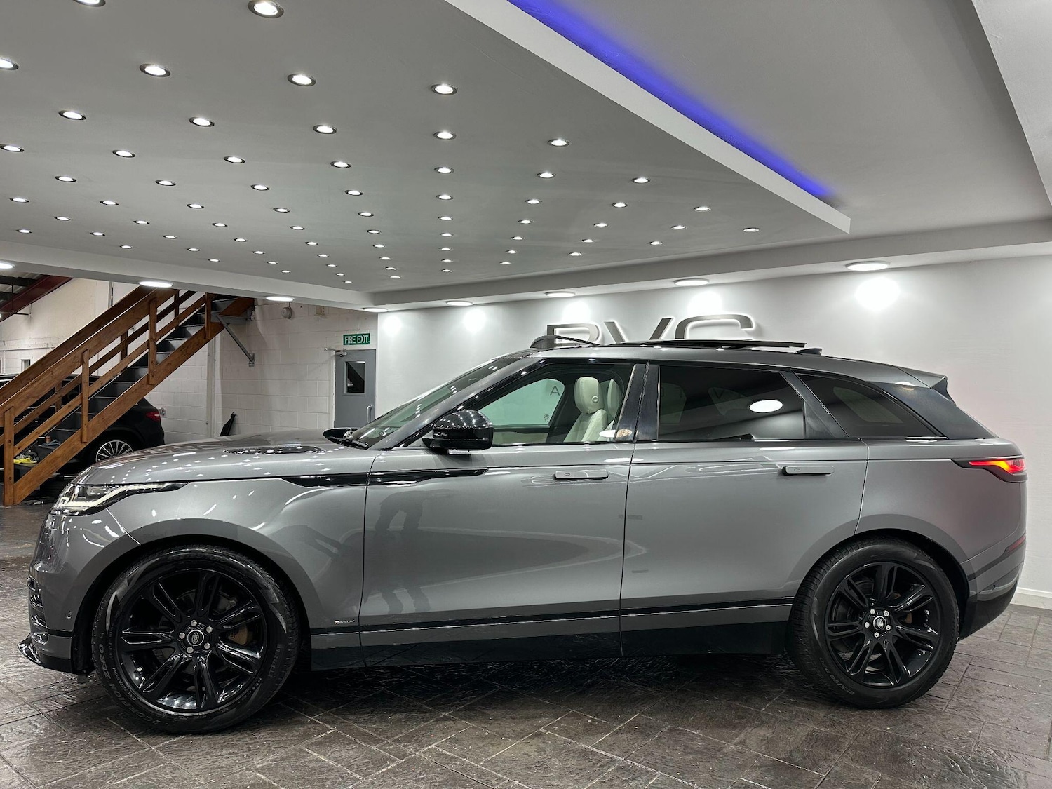 Used Land Rover Range Rover Velar 2017 for sale - 76657863: Photo 9