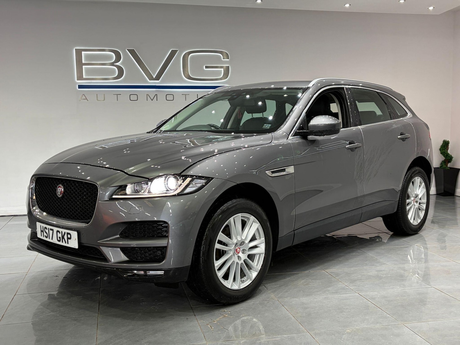 Used Jaguar F-Pace 2017 for sale - 76370242: Photo 1