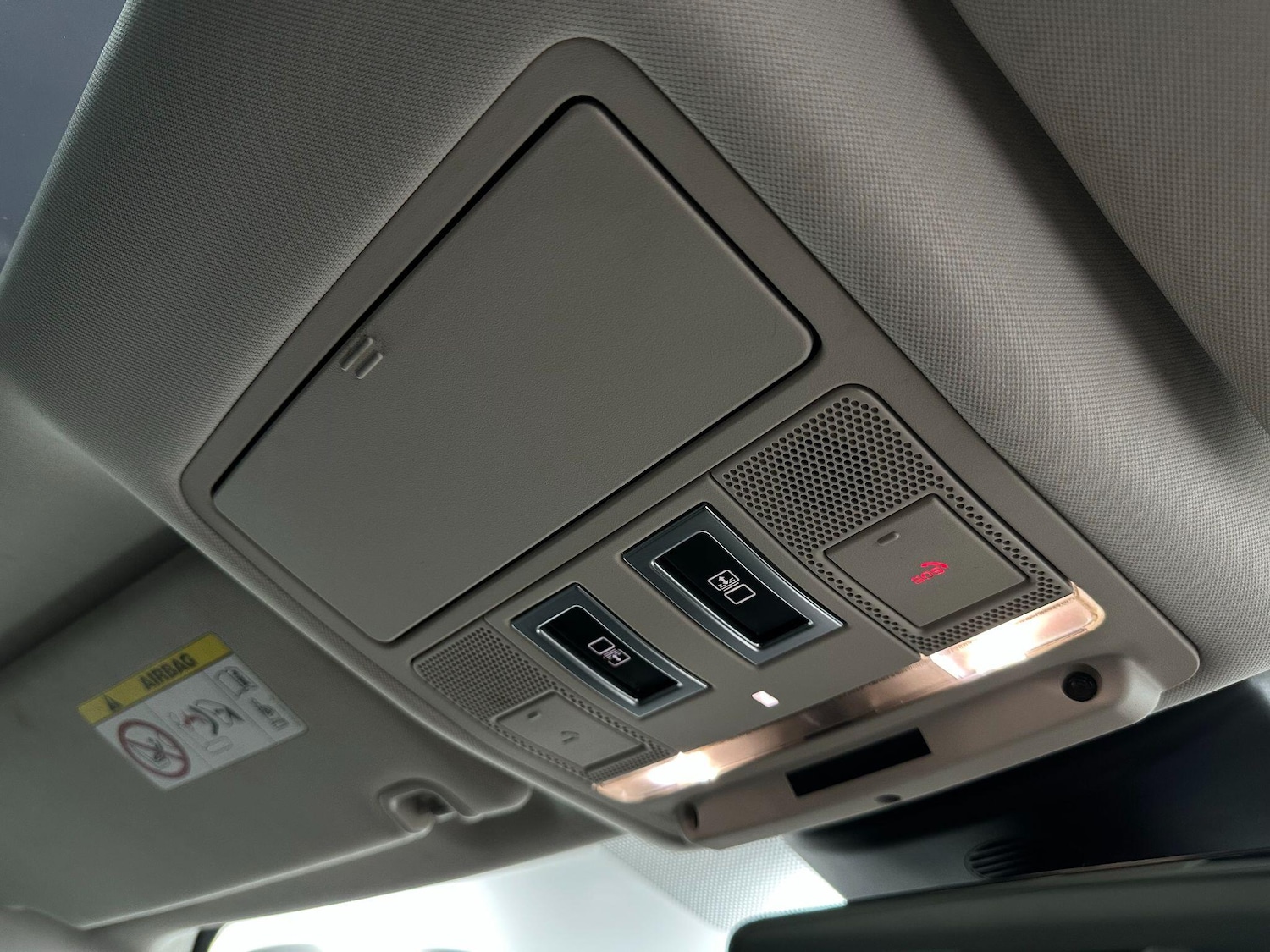 Used Land Rover Discovery 2017 for sale - 76423287: Photo 30