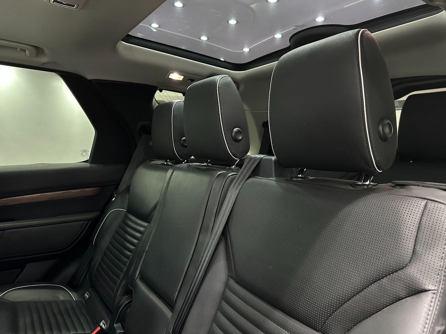 Used Land Rover Discovery 2017 for sale - 76423287: Photo 68