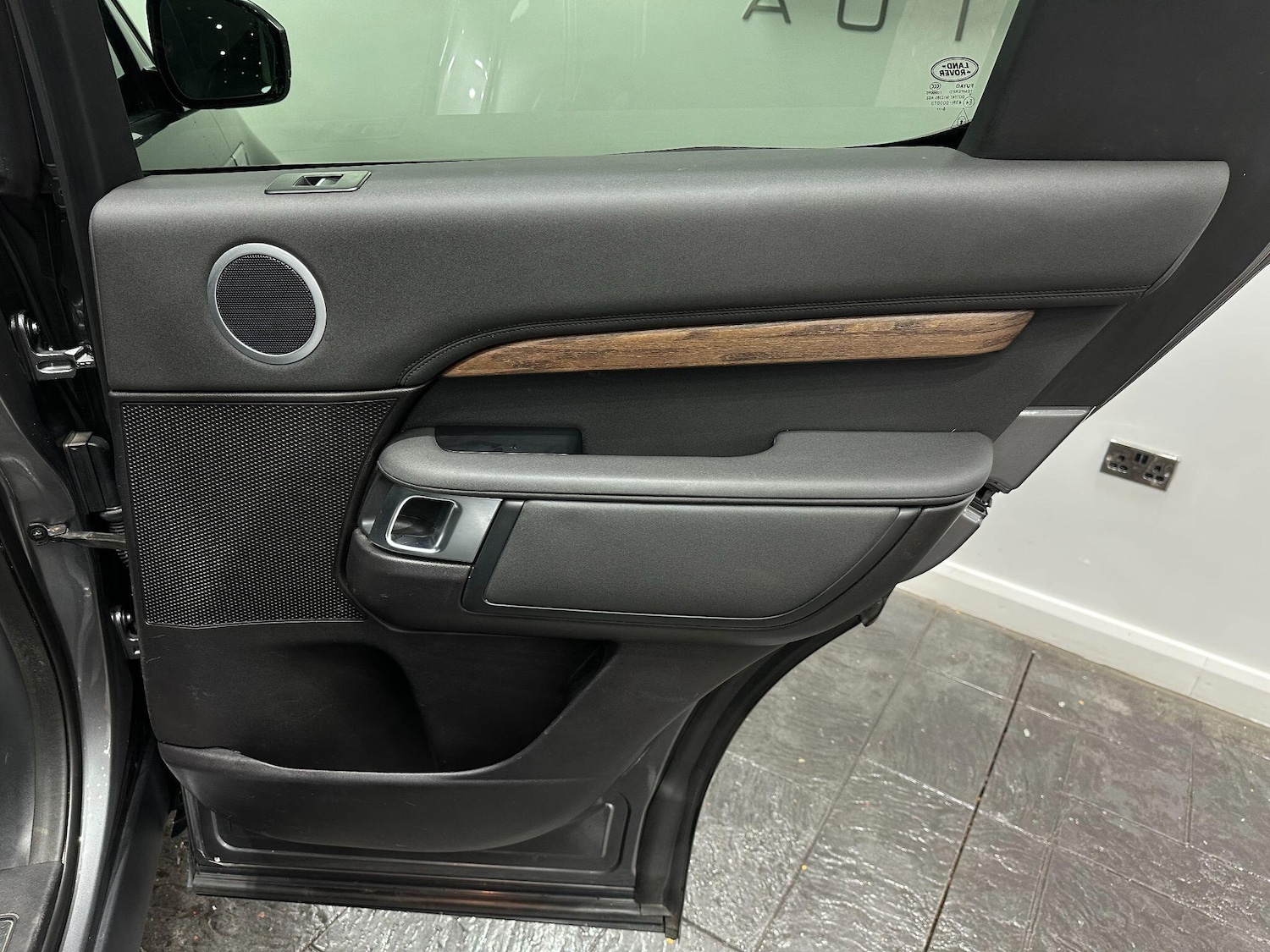 Used Land Rover Discovery 2017 for sale - 76423287: Photo 70