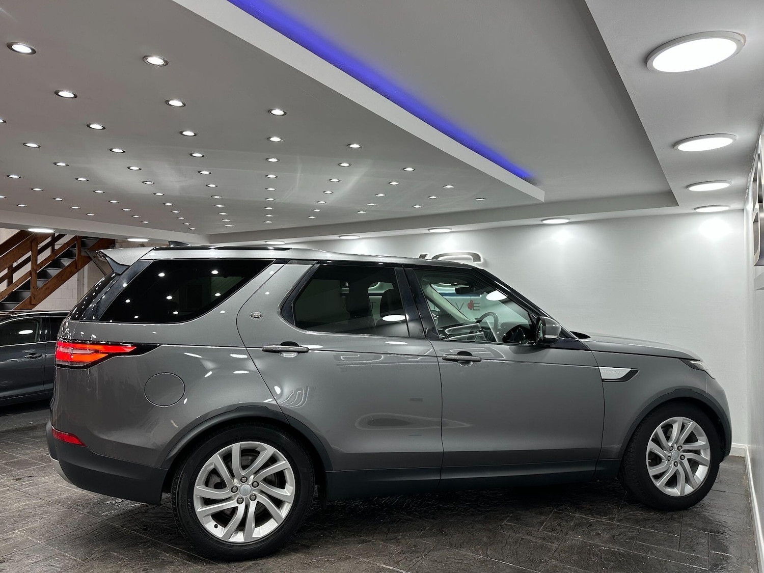 Used Land Rover Discovery 2017 for sale - 76423287: Photo 9