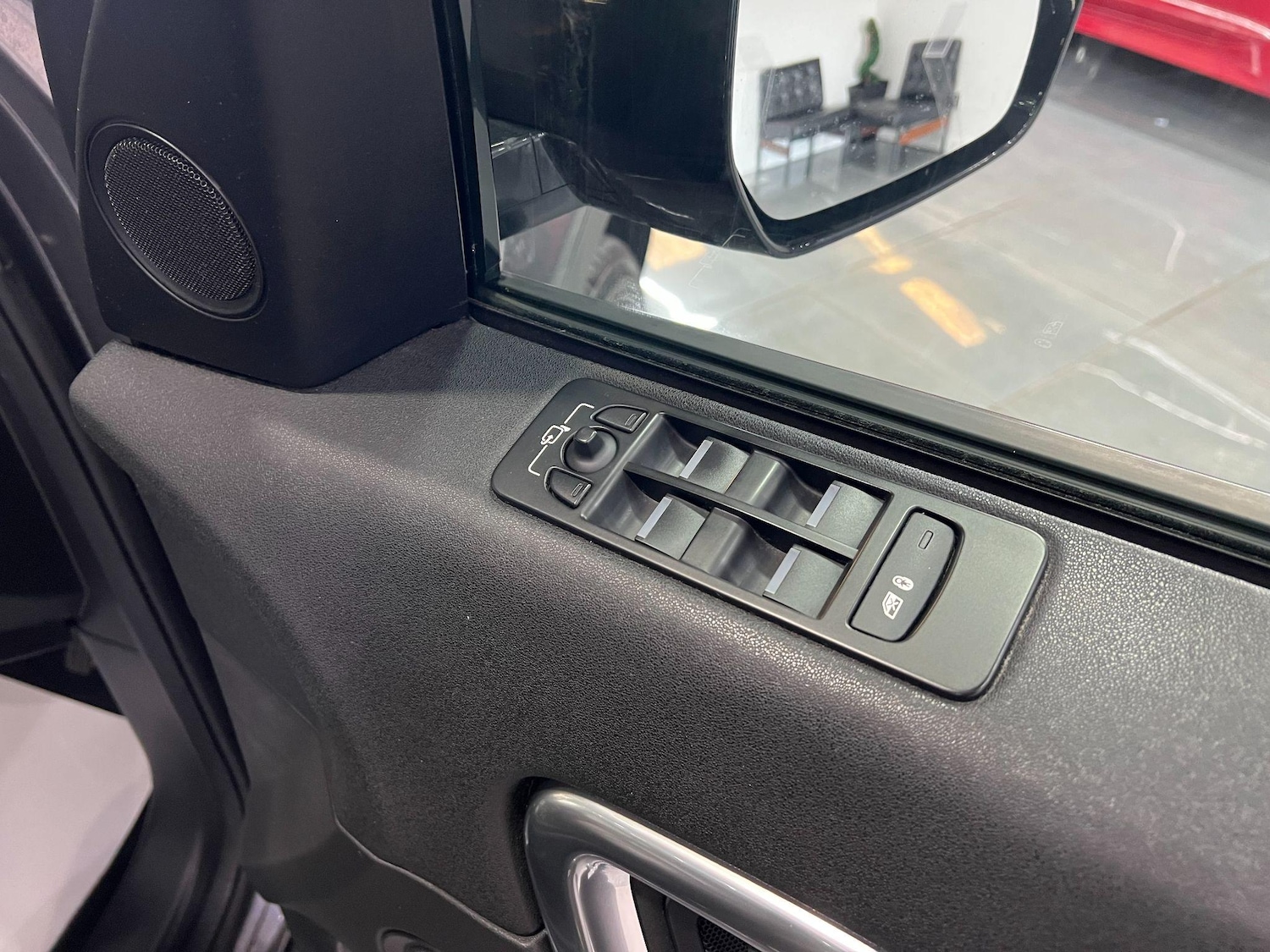 Used Land Rover Discovery Sport 2016 for sale - 76528002: Photo 25