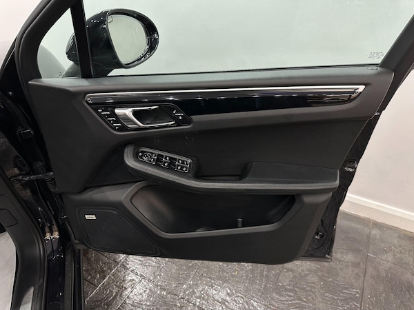 Used Porsche Macan 2015 for sale - 76084645: Photo 31