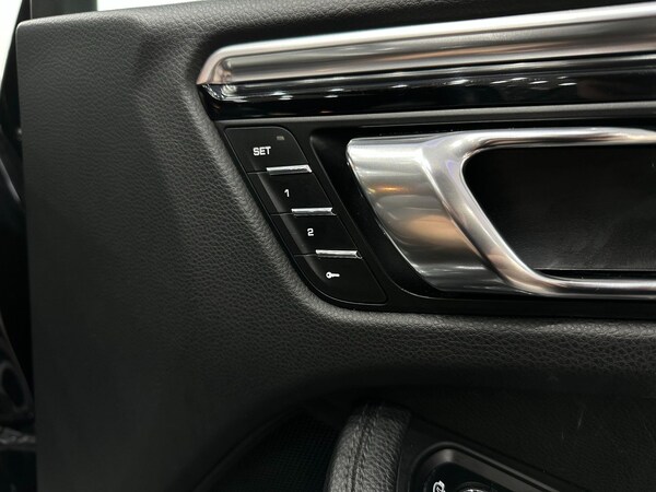 Used Porsche Macan 2015 for sale - 76084645: Photo 32