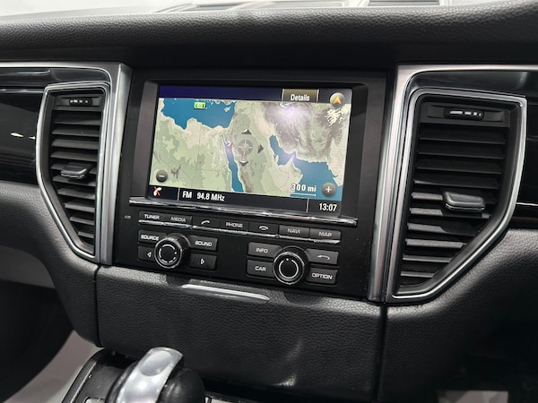Used Porsche Macan 2015 for sale - 76084645: Photo 38