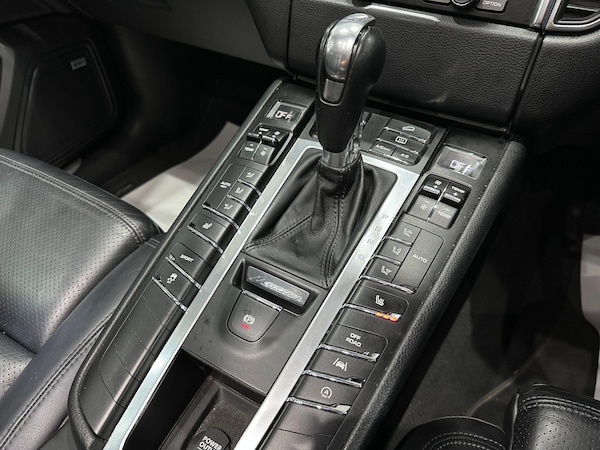 Used Porsche Macan 2015 for sale - 76084645: Photo 46