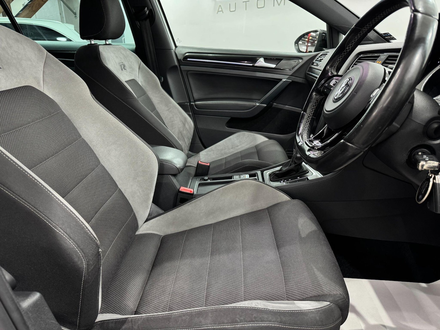 Used Volkswagen Golf 2016 for sale - 77101945: Photo 29