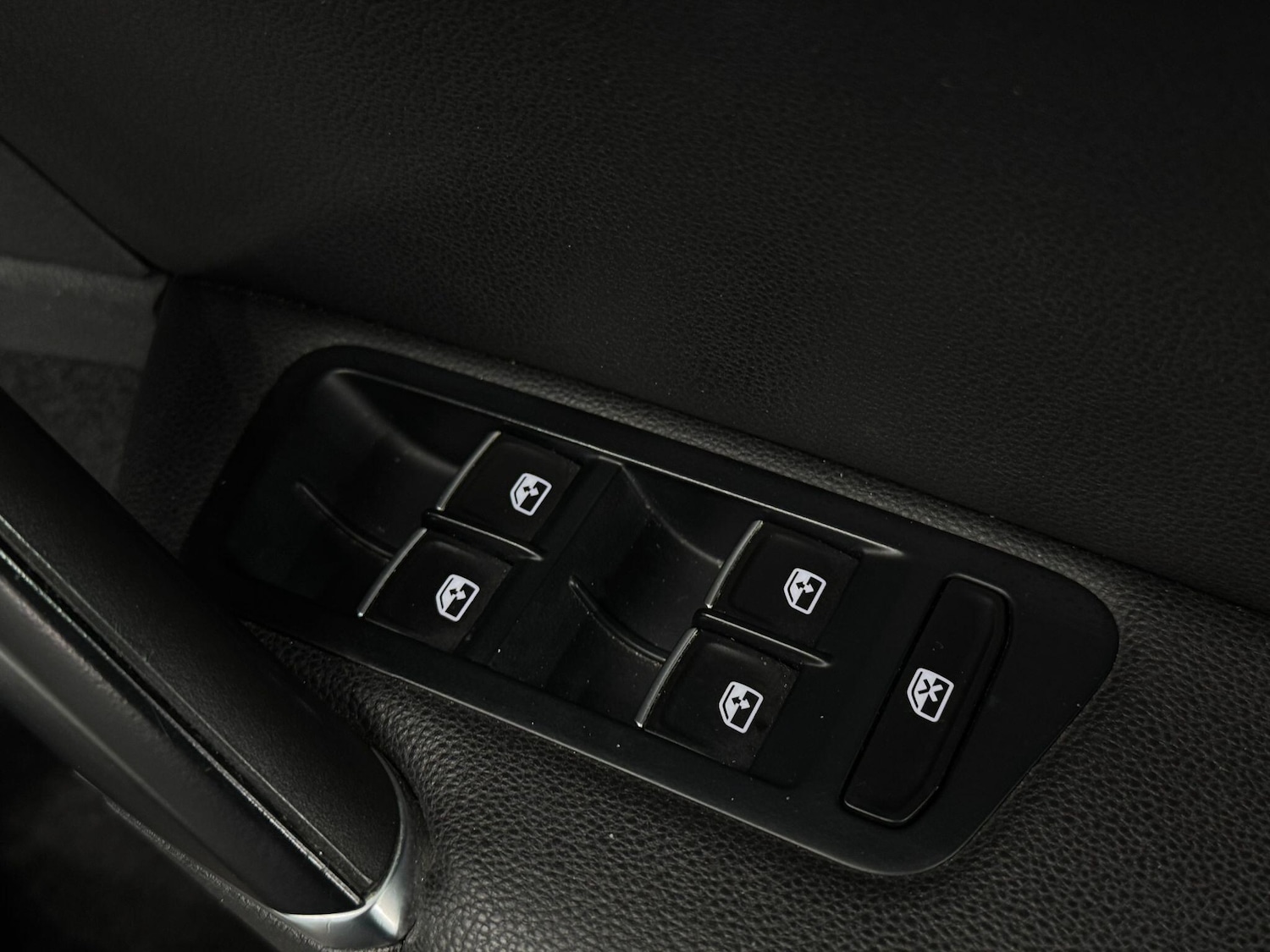 Used Volkswagen Golf 2016 for sale - 77101945: Photo 32