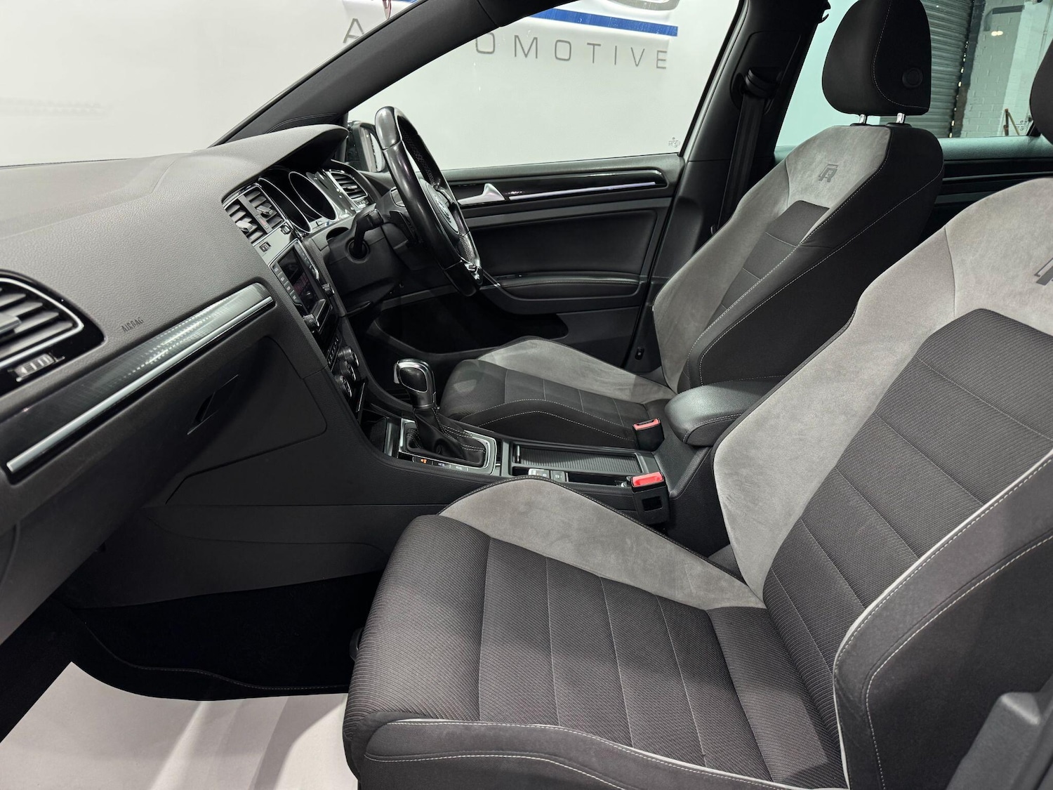 Used Volkswagen Golf 2016 for sale - 77101945: Photo 60