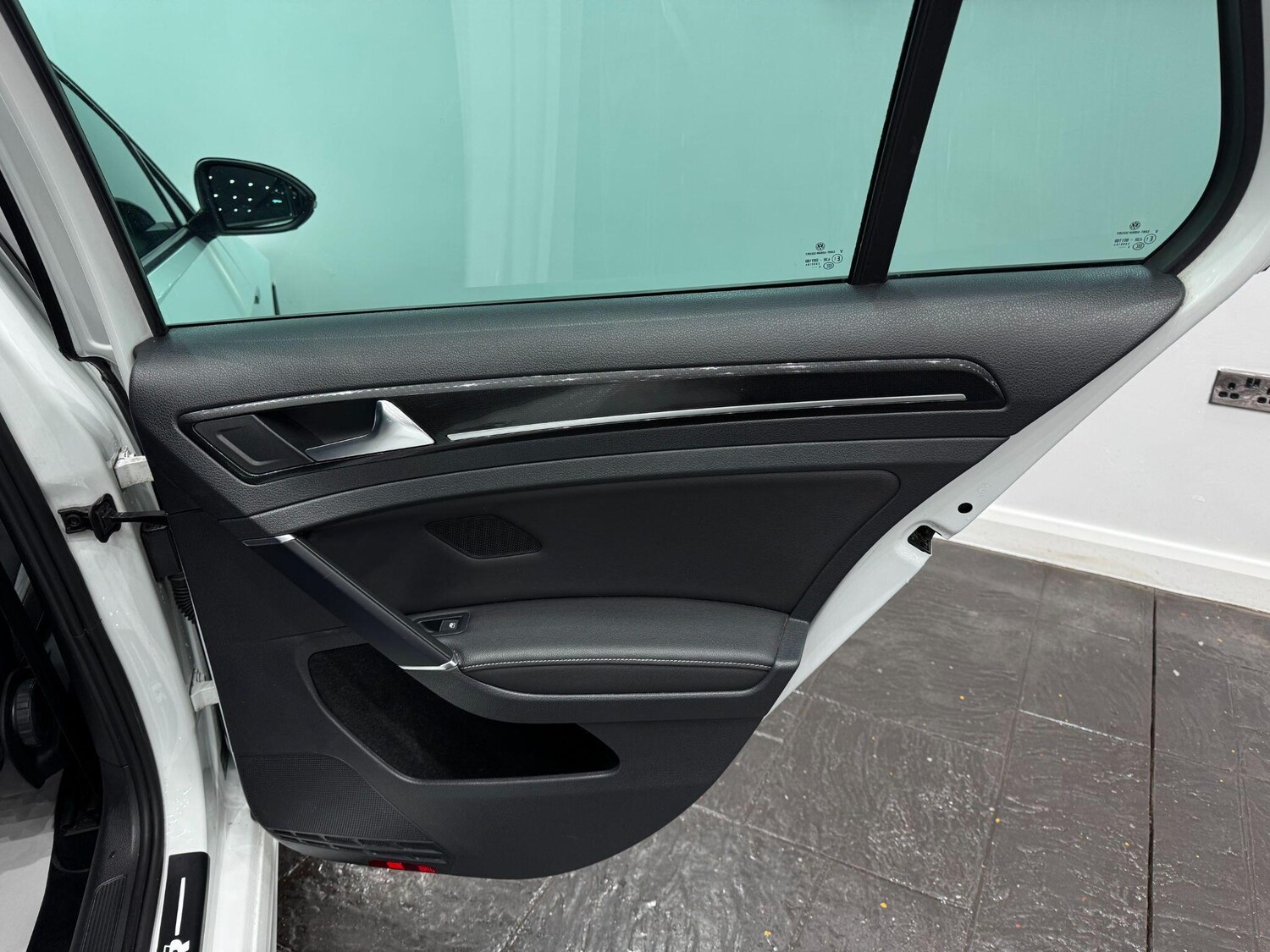 Used Volkswagen Golf 2016 for sale - 77101945: Photo 65