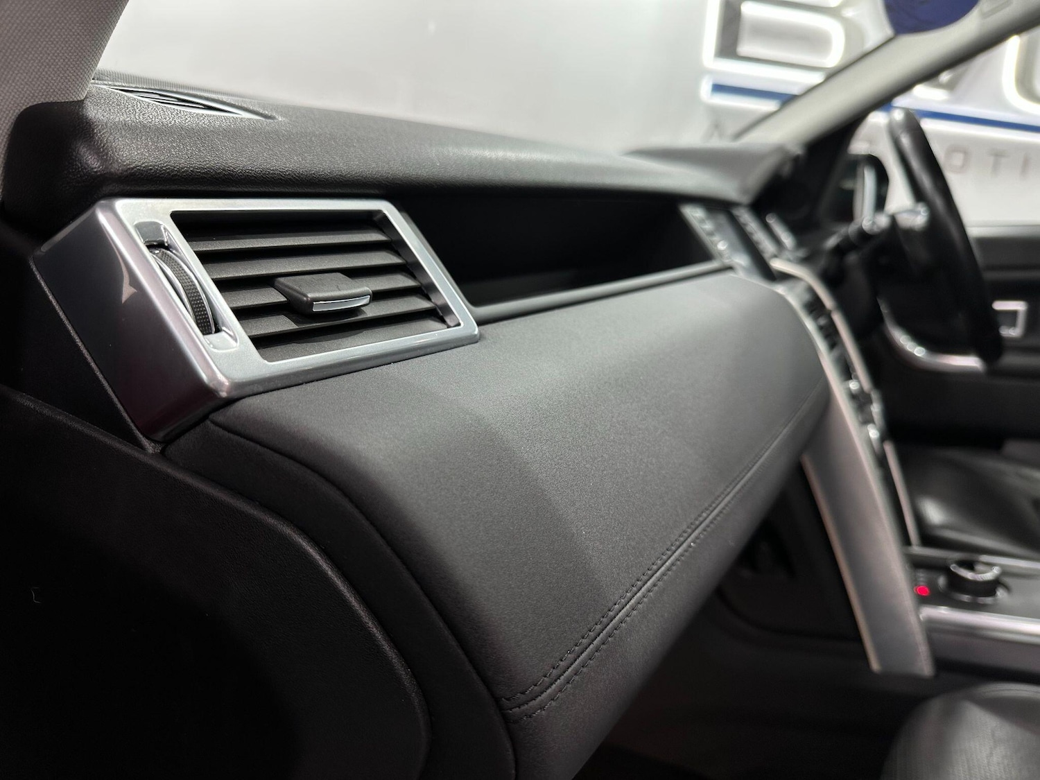 Used Land Rover Discovery Sport 2018 for sale - 76398727: Photo 49