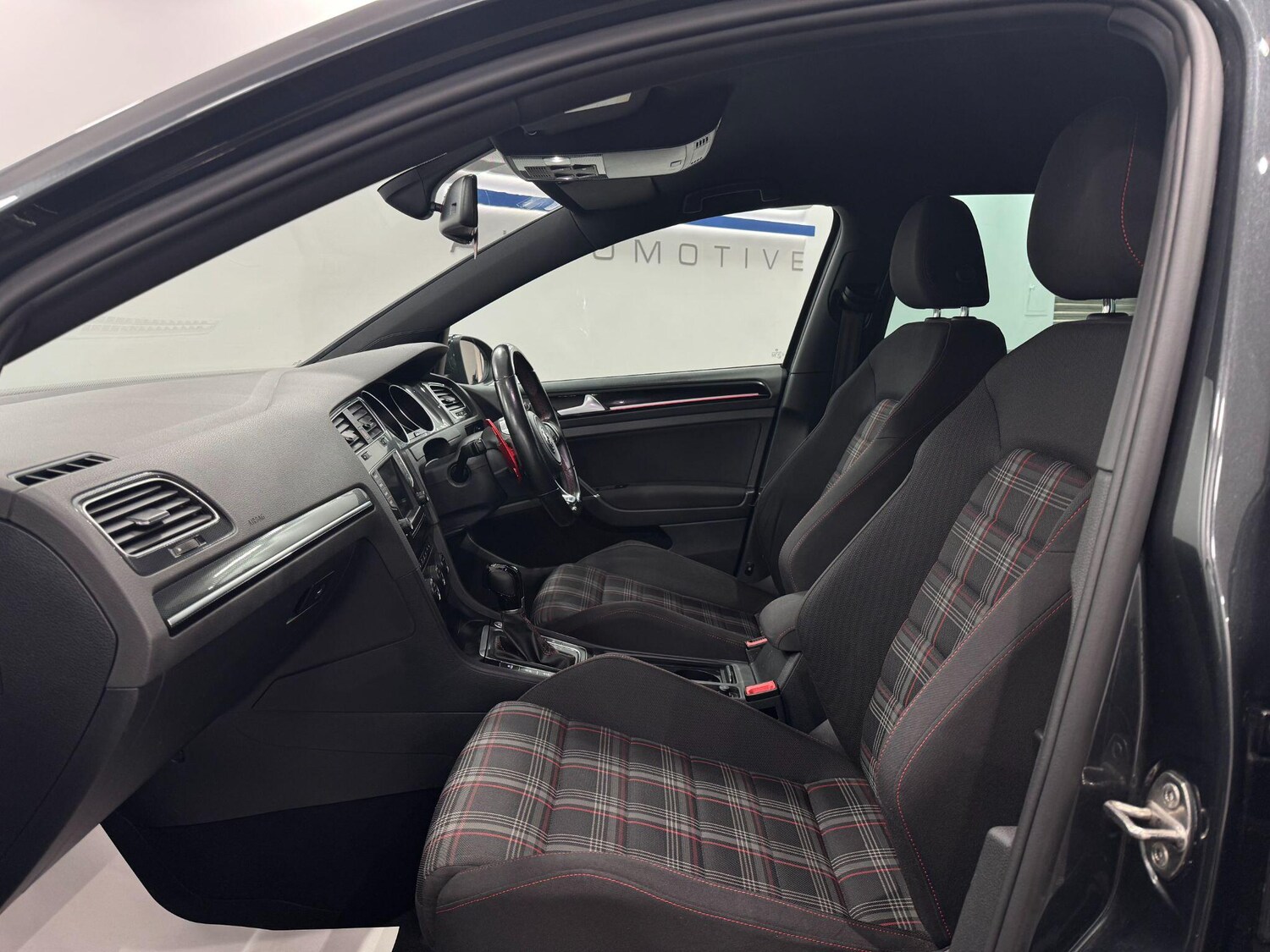 Used Volkswagen Golf 2016 for sale - 77940398: Photo 47