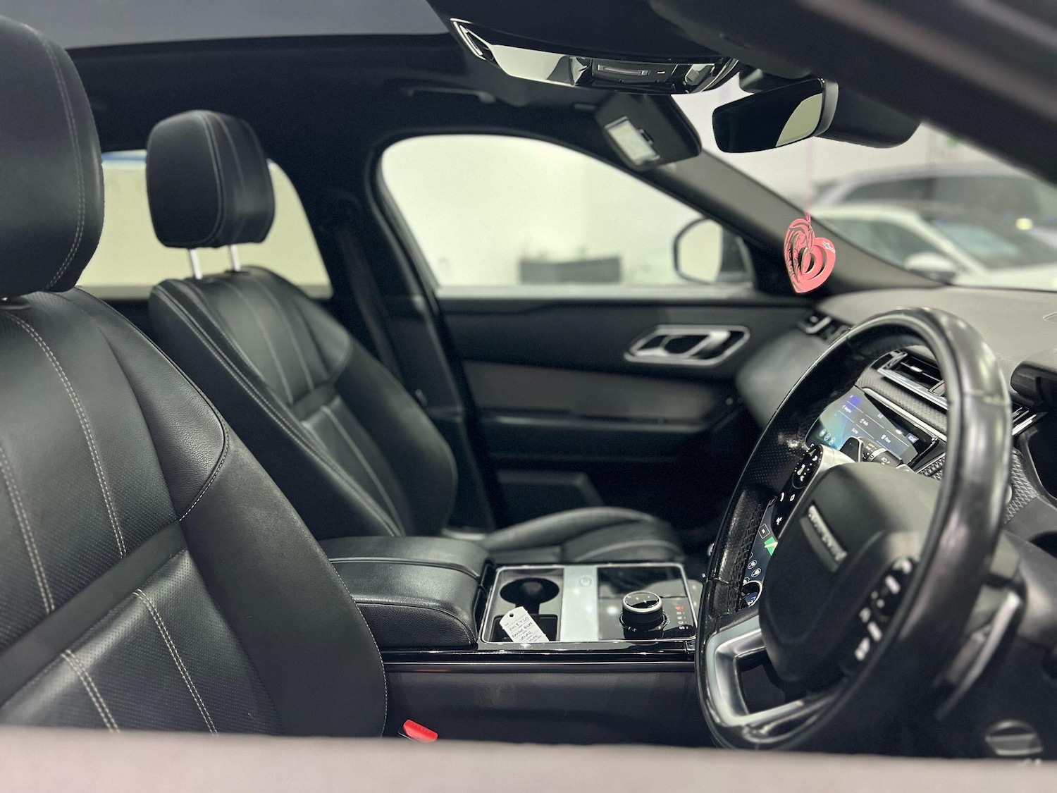 Used Land Rover Range Rover Velar 2018 for sale - 76607067: Photo 3