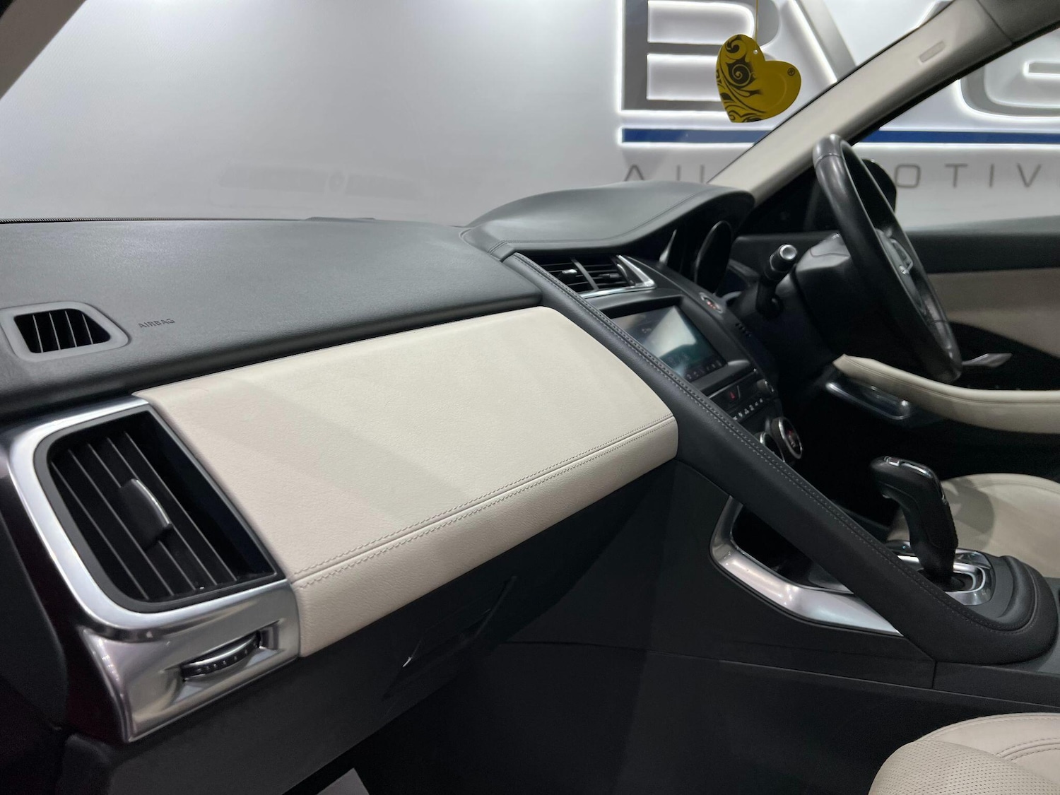 Used Jaguar E-Pace 2019 for sale - 76032666: Photo 60