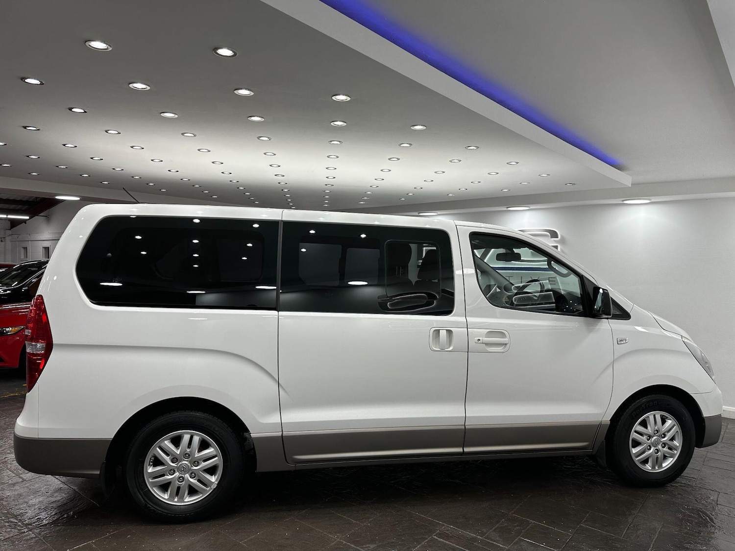 Used Hyundai i800 2016 for sale - 76714129: Photo 11