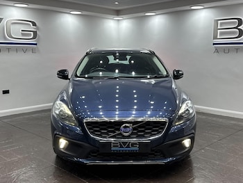 Used Volvo V40 2014 for sale - 79484856: Photo