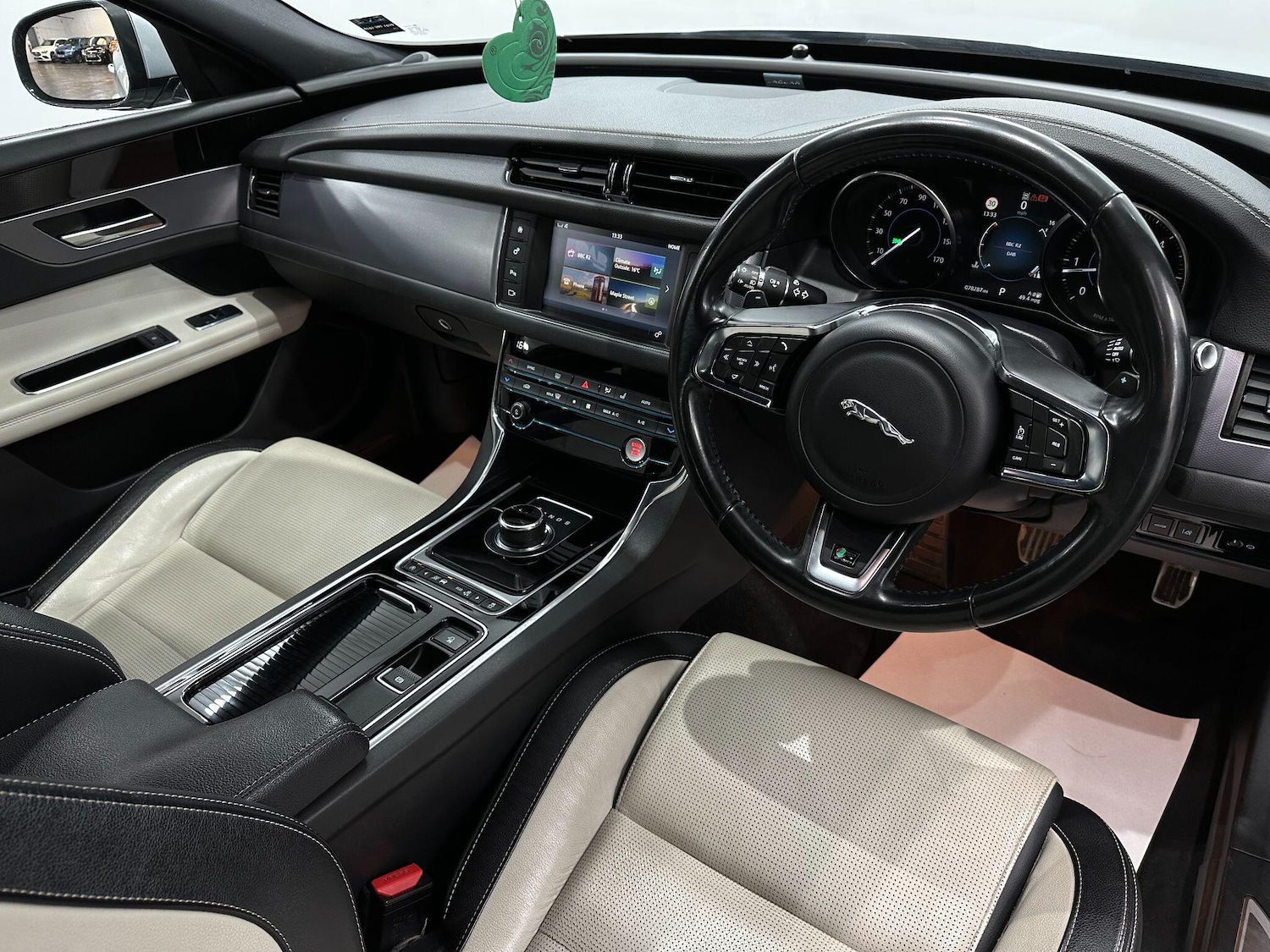 Used Jaguar XF 2016 for sale - 76832836: Photo 23