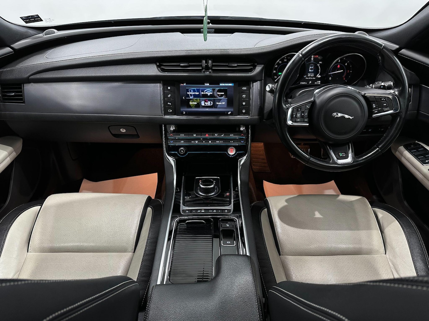 Used Jaguar XF 2016 for sale - 76832836: Photo 30